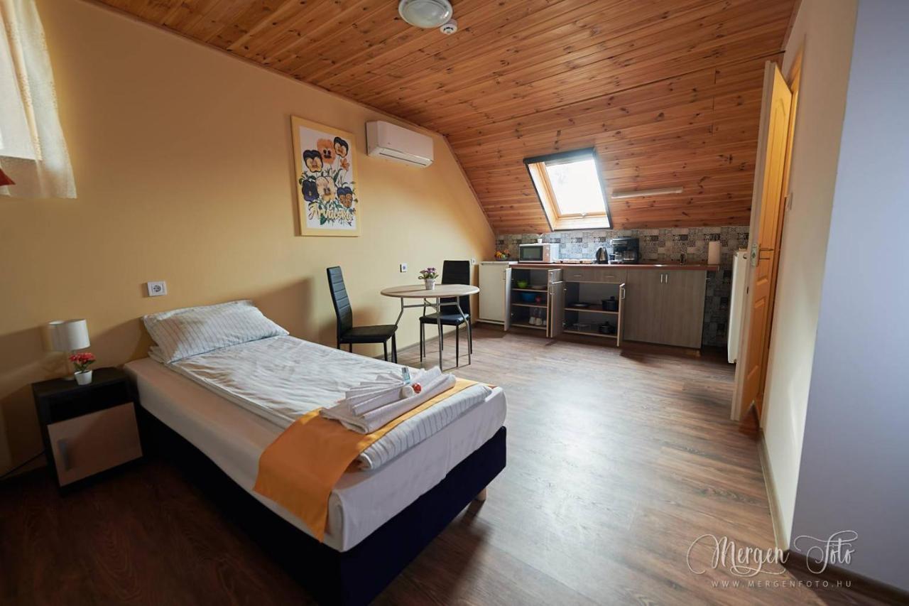Kamaras Klastrom House Модьоровд Екстер'єр фото